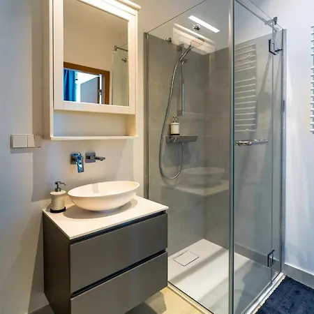 Compact Studio Is A 5-minute Drive From The Bus Station. *