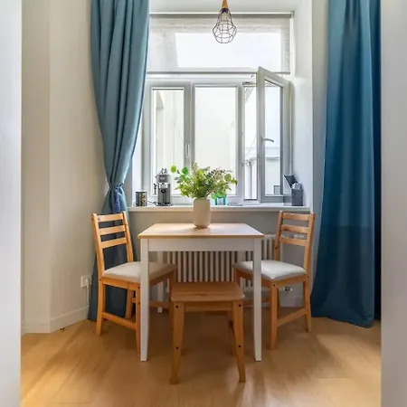 アパート Compact Studio Is A 5-minute Drive From The Bus Station. リガ